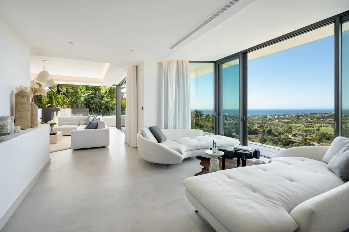 4 Bedroom Detached Villa for Sale in El Rosario, Málaga - Image 5
