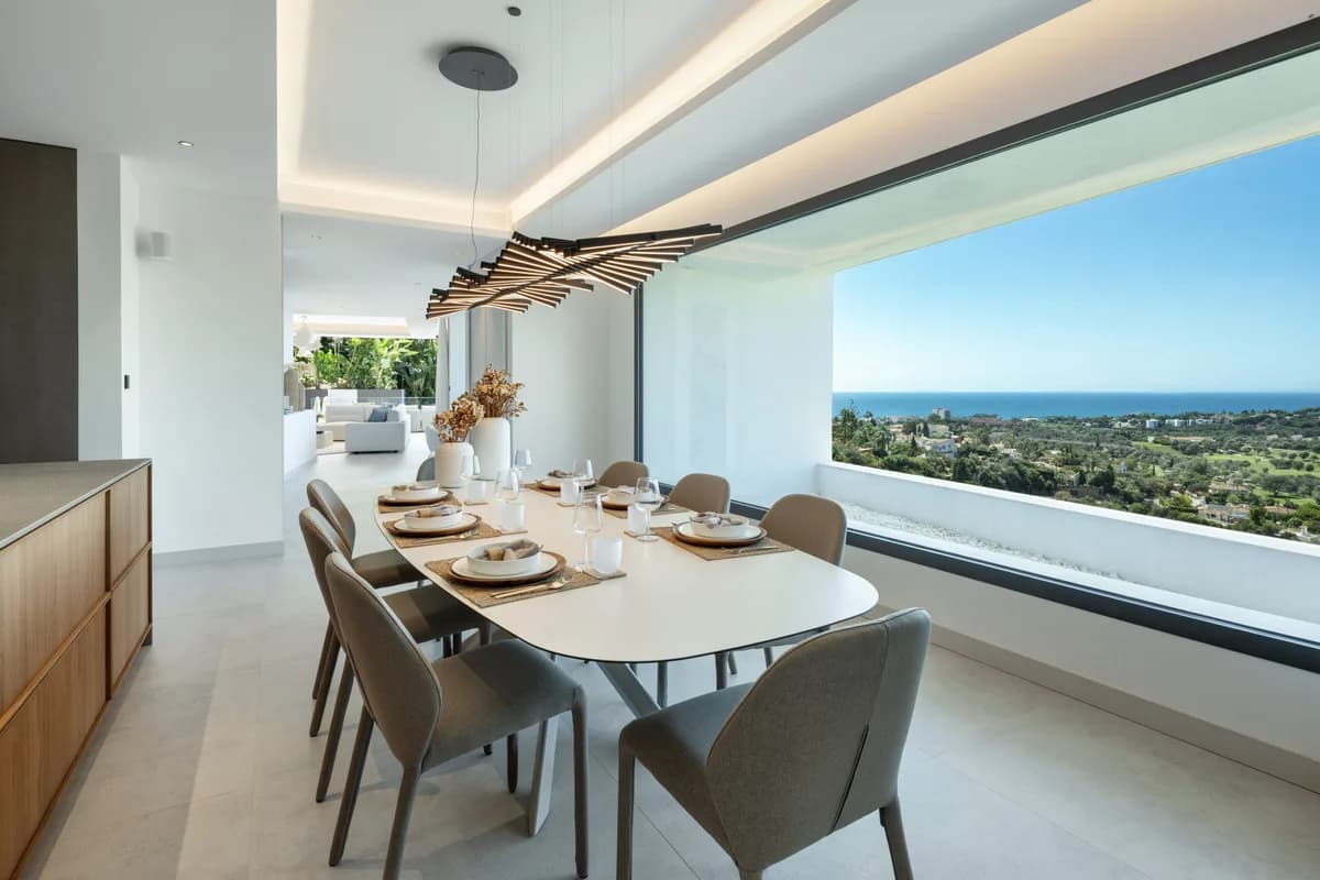 4 Bedroom Detached Villa for Sale in El Rosario, Málaga - Image 6