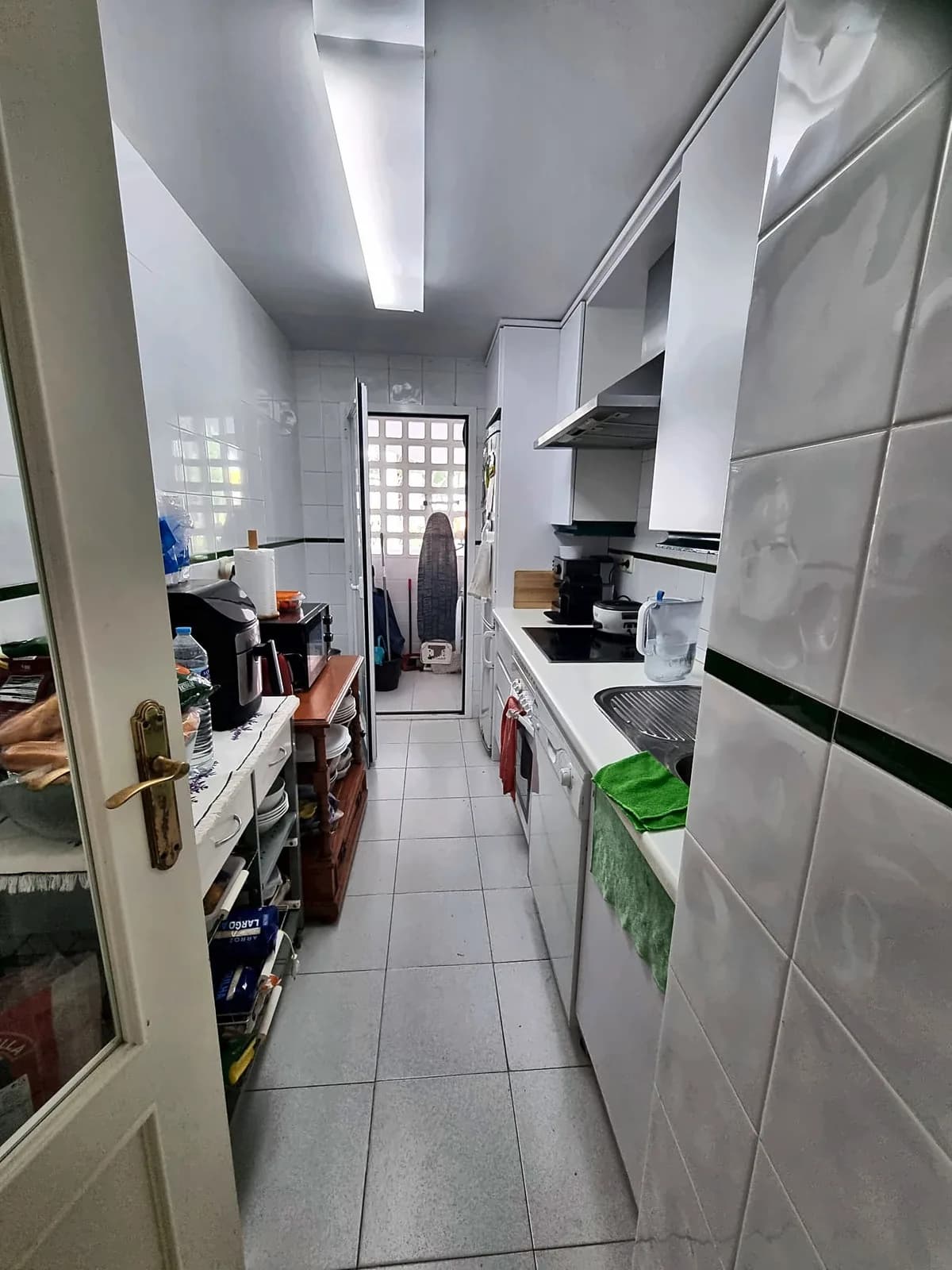 2 Bedroom Middle Floor Apartment for Sale in Nueva Andalucía, Málaga - Image 6