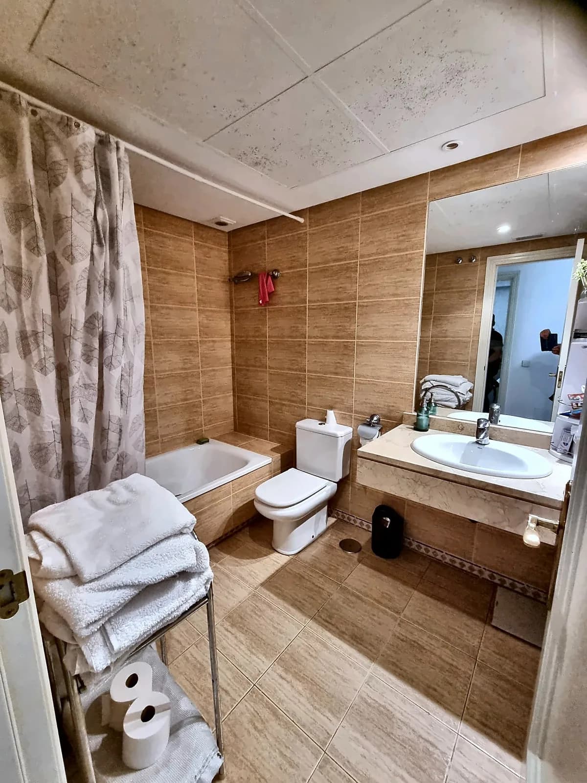 2 Bedroom Middle Floor Apartment for Sale in Nueva Andalucía, Málaga - Image 8