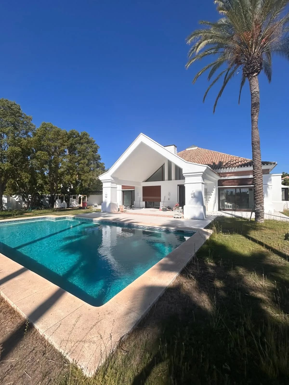 6 Bedroom Detached Villa for Sale in La Quinta, Málaga