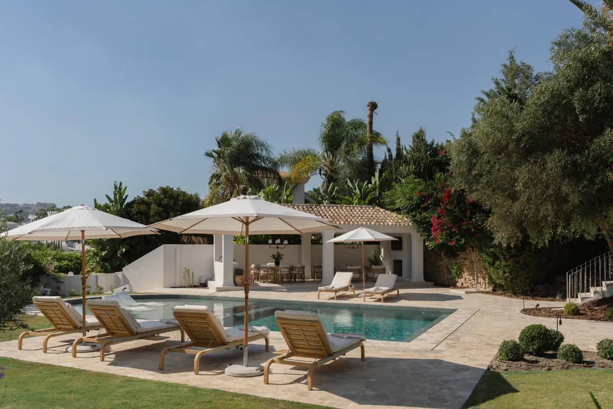 4 Bedroom Detached Villa for Sale in Nueva Andalucía, Málaga - Image 3