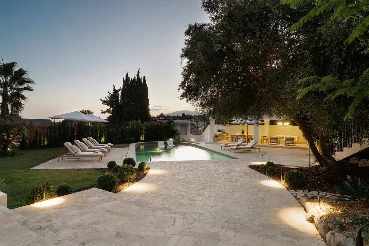 4 Bedroom Detached Villa for Sale in Nueva Andalucía, Málaga - Image 9