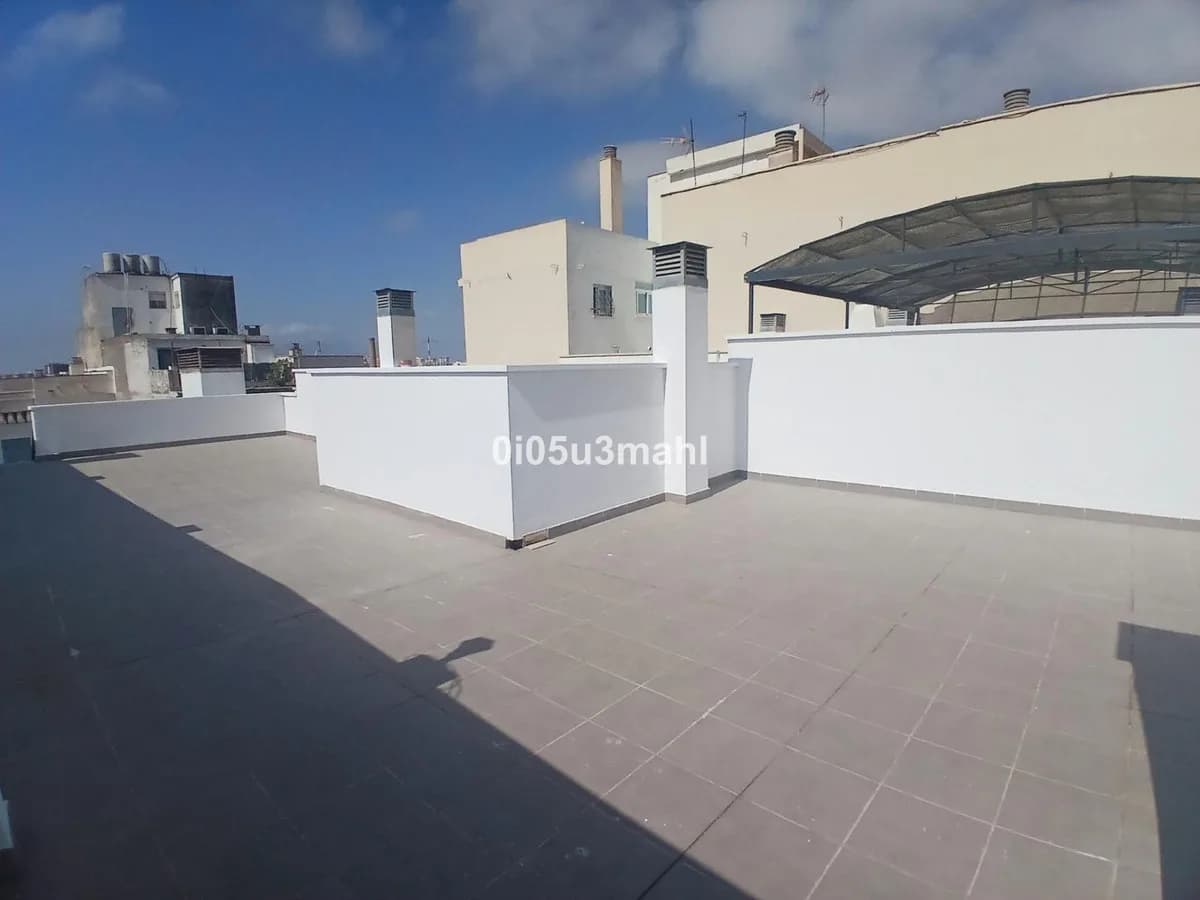 3 Bedroom Middle Floor Apartment for Sale in Centro Histórico, Málaga - Image 5