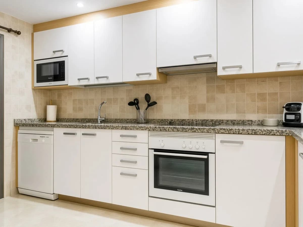 2 Bedroom Ground Floor Apartment for Sale in Estepona, Málaga - Image 6