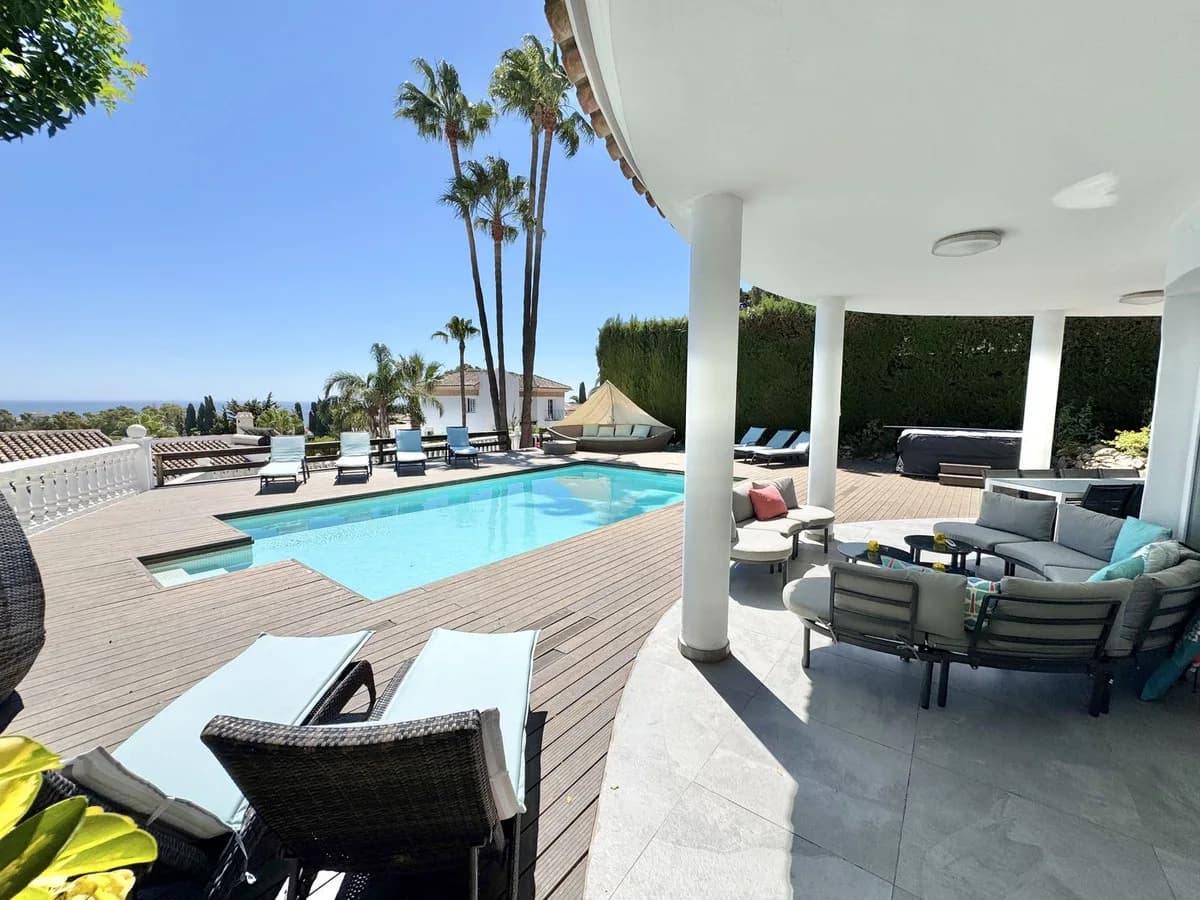 5 Bedroom Detached Villa for Sale in La Cala de Mijas, Málaga