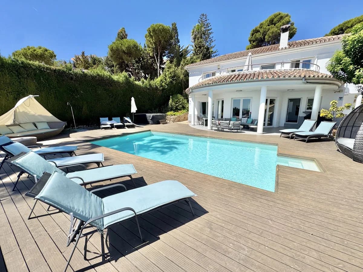 5 Bedroom Detached Villa for Sale in La Cala de Mijas, Málaga - Image 3