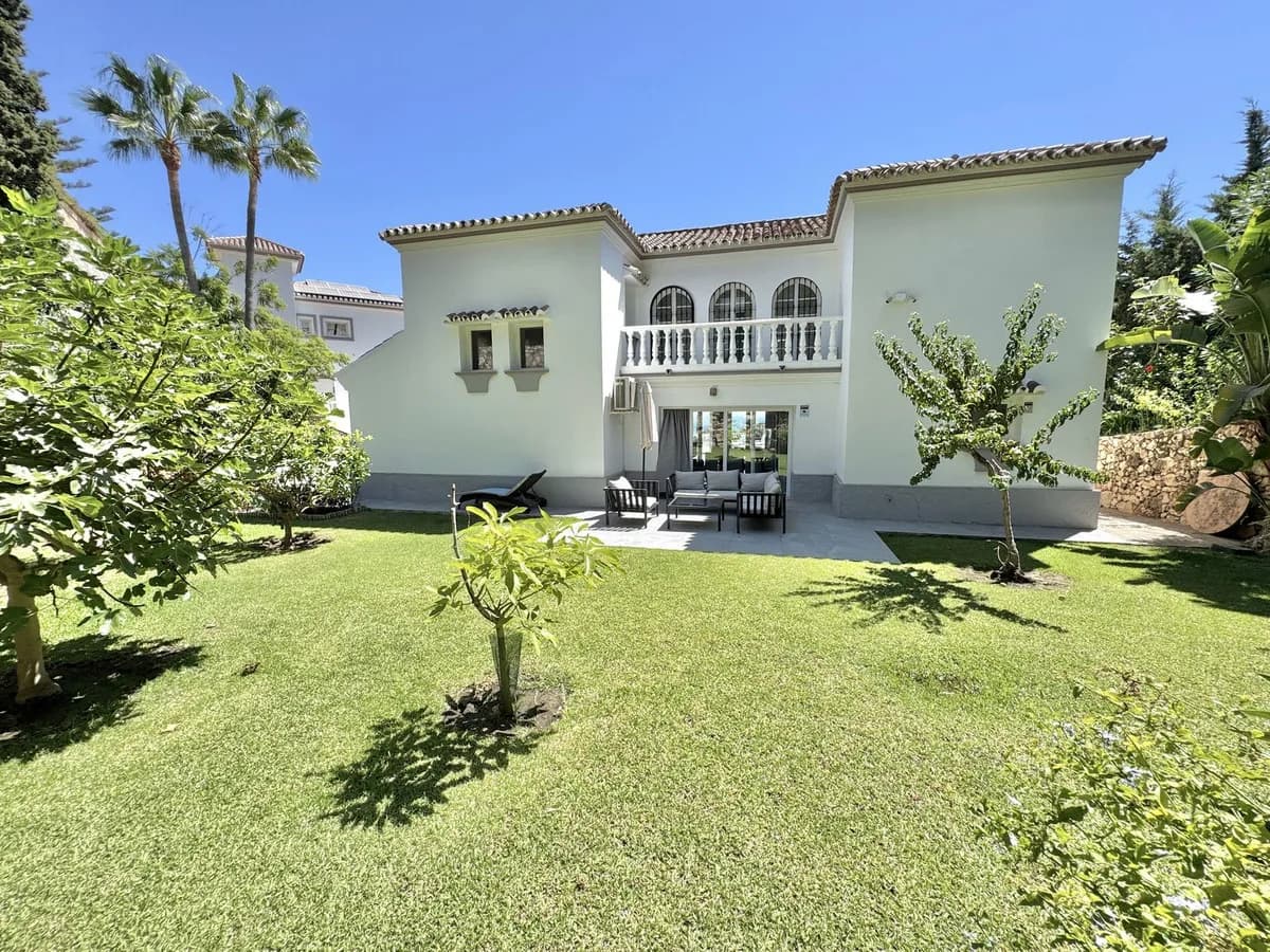 5 Bedroom Detached Villa for Sale in La Cala de Mijas, Málaga - Image 5