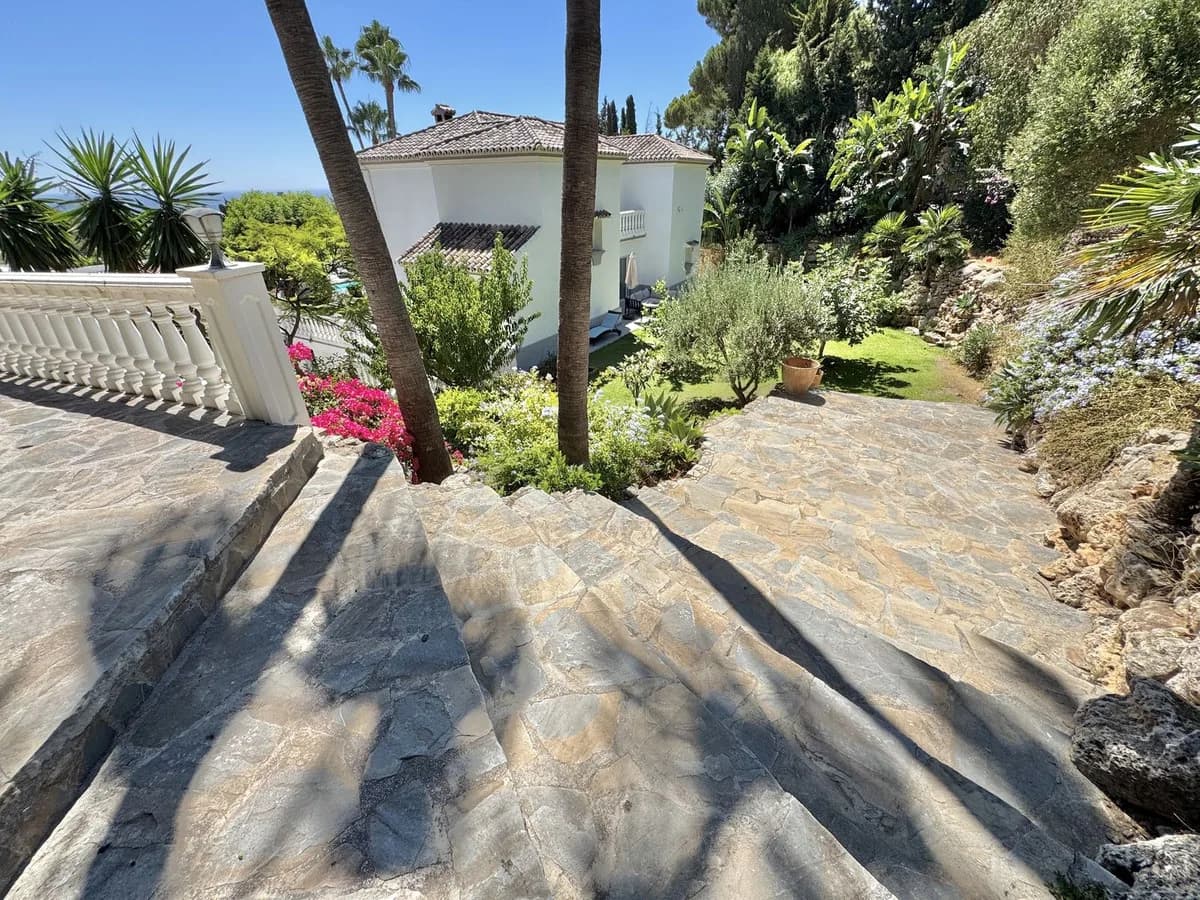 5 Bedroom Detached Villa for Sale in La Cala de Mijas, Málaga - Image 7