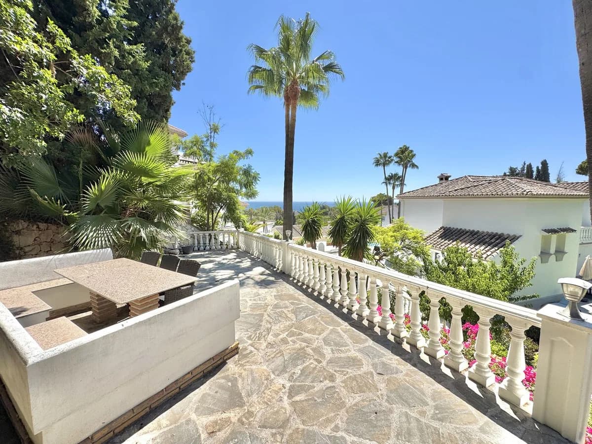 5 Bedroom Detached Villa for Sale in La Cala de Mijas, Málaga - Image 8
