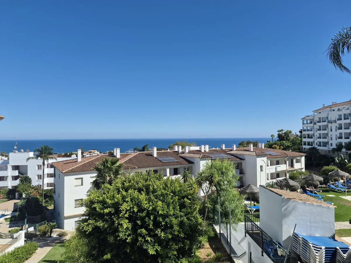 2 Bedroom Middle Floor Apartment for Sale in Miraflores, Málaga - Image 3