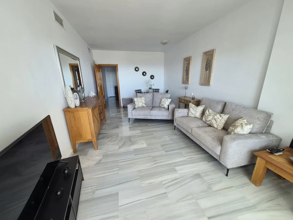 2 Bedroom Middle Floor Apartment for Sale in Miraflores, Málaga - Image 6
