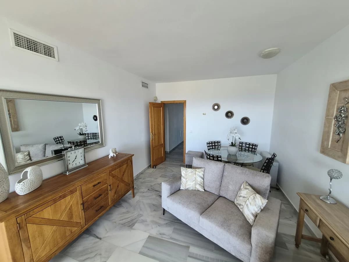 2 Bedroom Middle Floor Apartment for Sale in Miraflores, Málaga - Image 7
