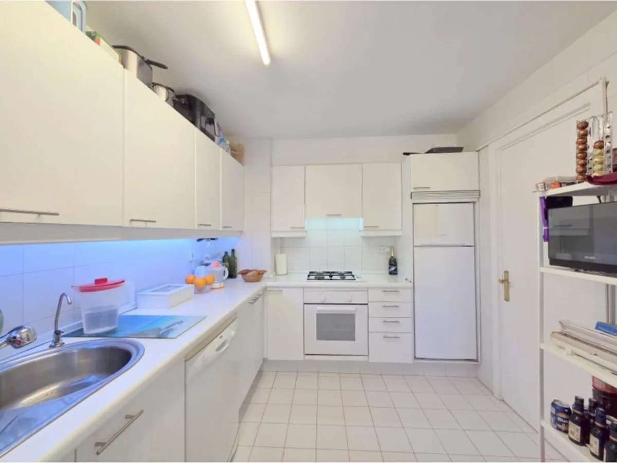 3 Bedroom Middle Floor Apartment for Sale in La Duquesa, Málaga - Image 9