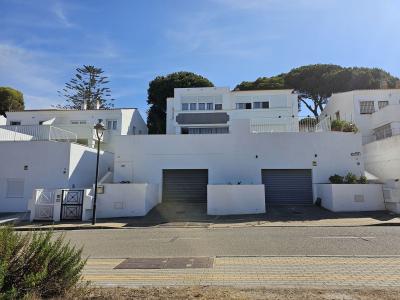 R4818910, Villa Semi Detached in Cabopino