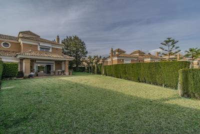 R4973302, Villa Semi Detached in Santa Clara