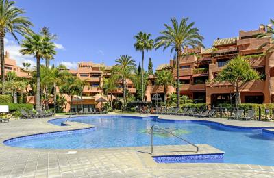 R5004172, Apartment Ground Floor in Estepona