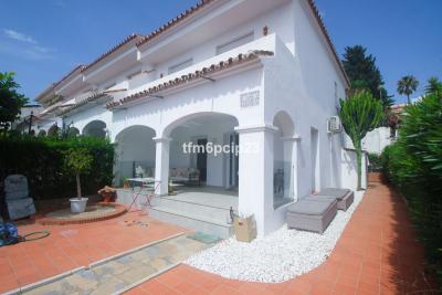 R5072362, Townhouse Semi Detached in La Duquesa